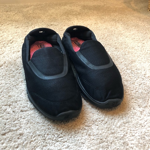 𝐁𝐥𝐚𝐜𝐤 𝐒𝐤𝐞𝐭𝐜𝐡𝐞𝐫𝐬 𝐒𝐥𝐢𝐩 𝐨𝐧 𝐒𝐧𝐞𝐚𝐤𝐞𝐫𝐬 - Picture 2 of 5